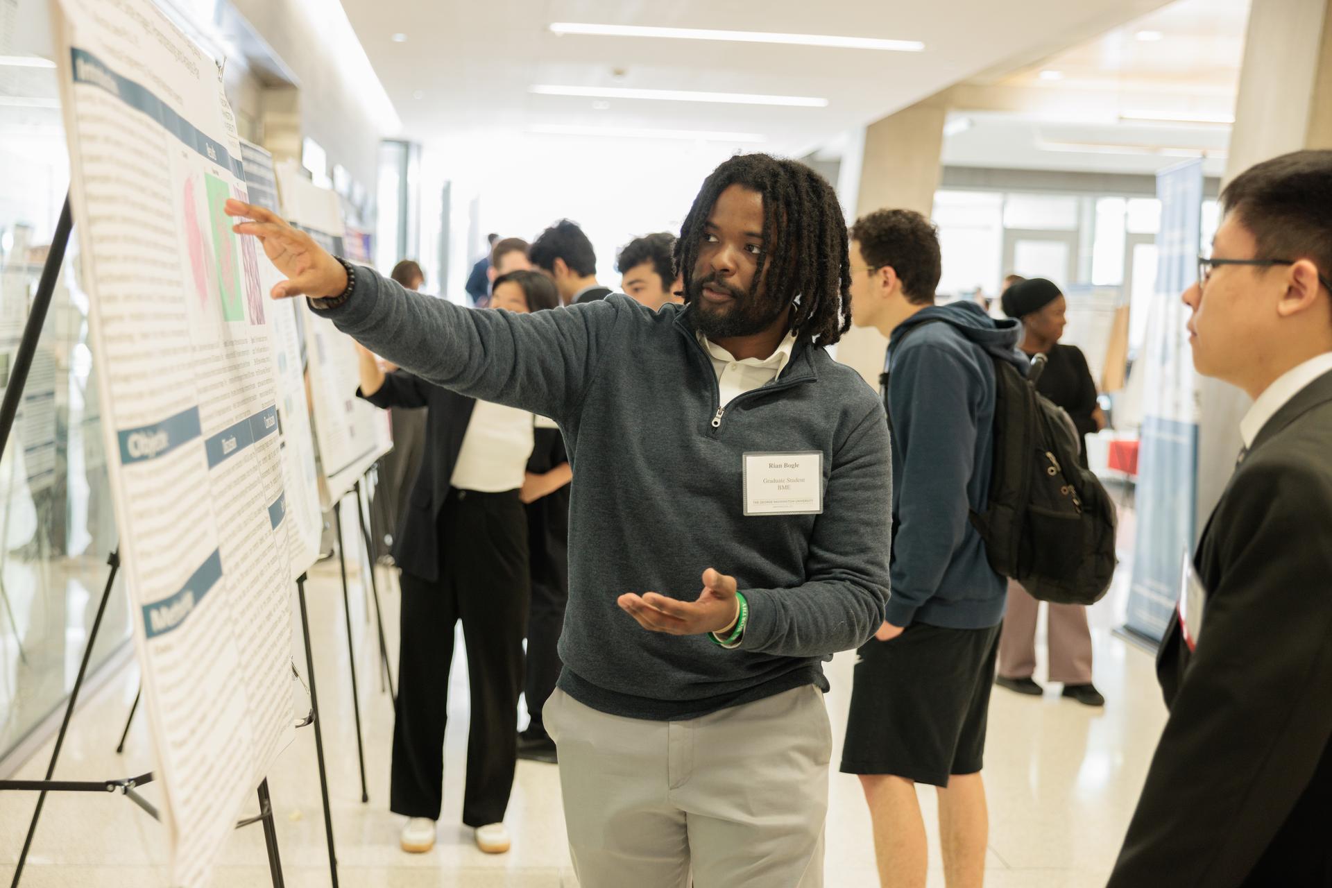 A student presents research at GW Engineering's Student R&D and Senior Design Showcase. (William Atkins/GW Today)