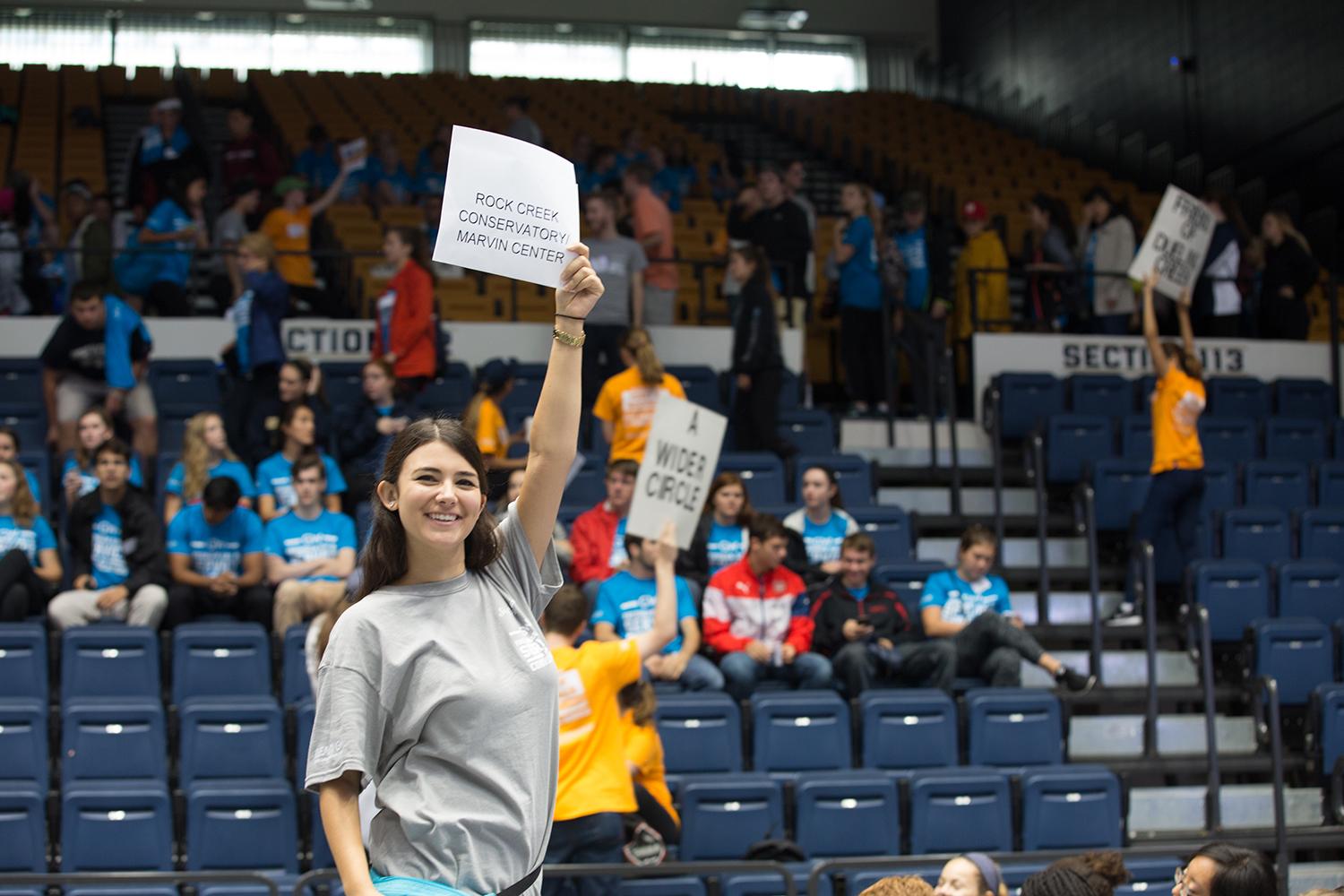 A student service leader welcomes freshmen to Convocation. (Photo: Zach Marin)