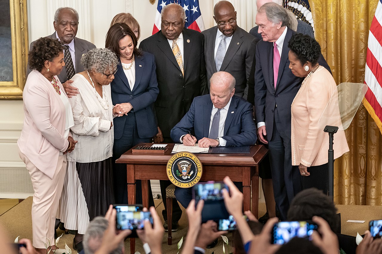 President Joe Biden, joined by Vice President Kamala Harris, lawmakers and guests, signs the Juneteenth National Independence Day Act Bill on June 17, 2021. (Carlos Fyfe/White House)