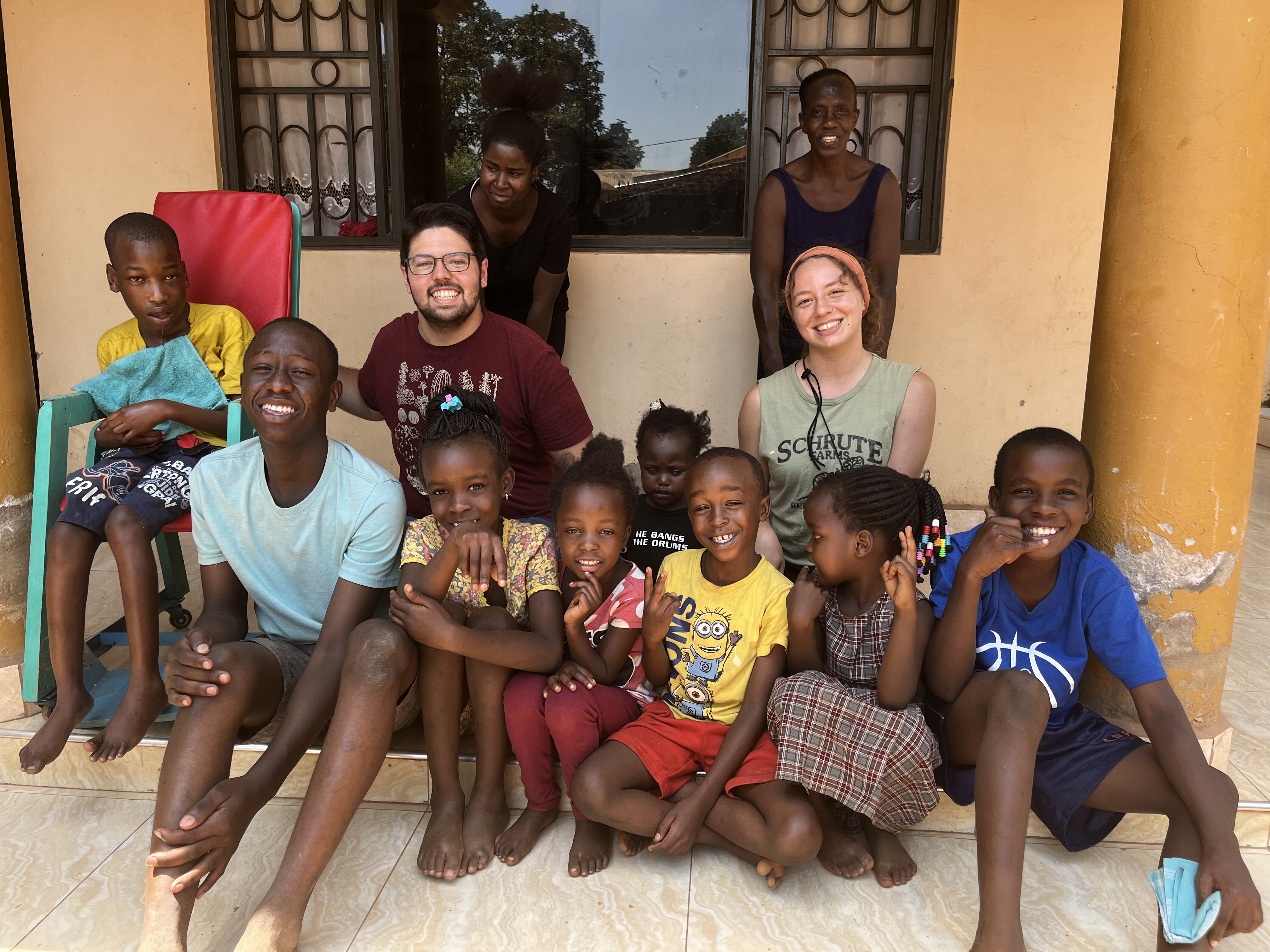 Two GW students with kids in Africa