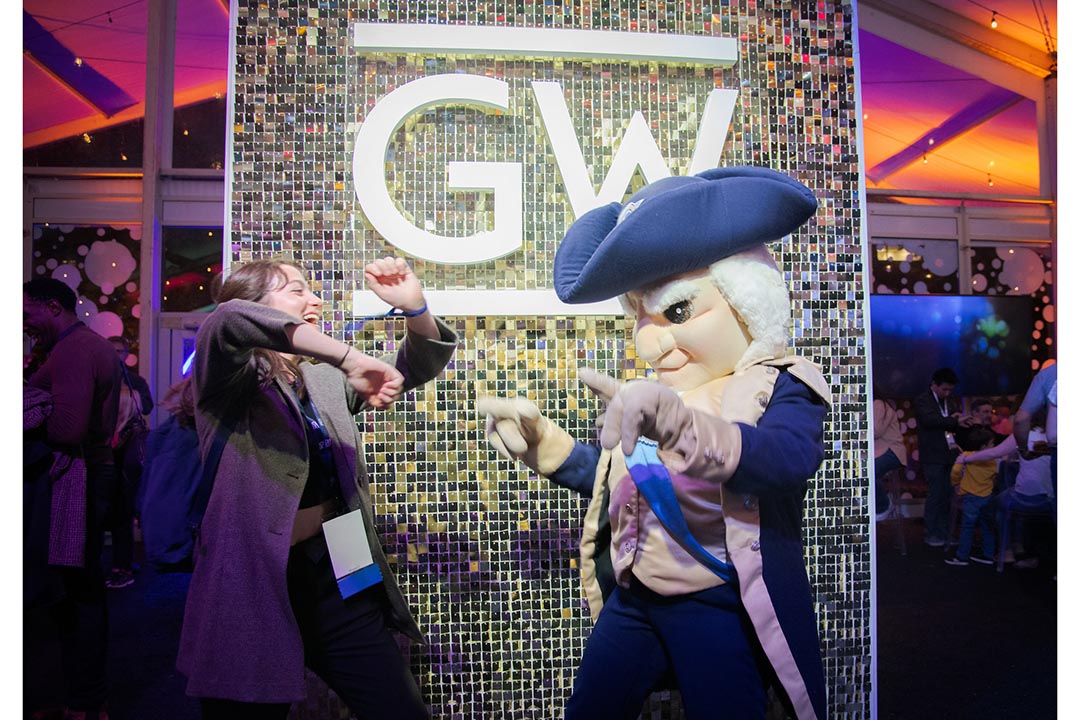 The George mascot at the 2023 Alumni & Families Weekend