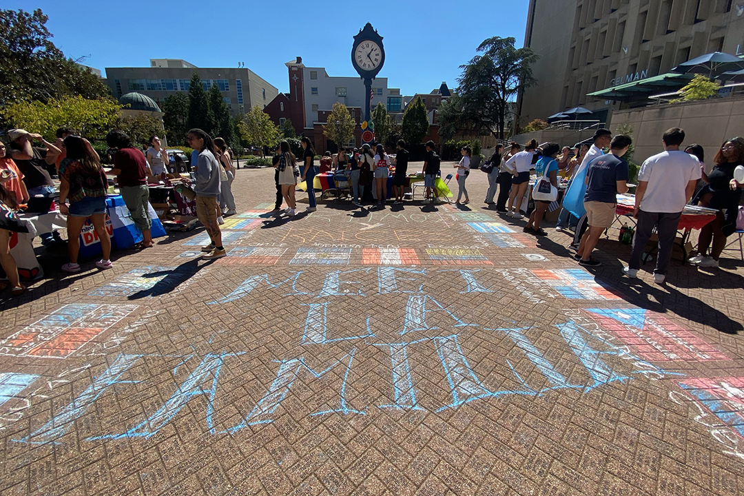 Students decked out Kogan Plaza for Meet La Familia 2023. (Courtesy Adriana Hernandez)