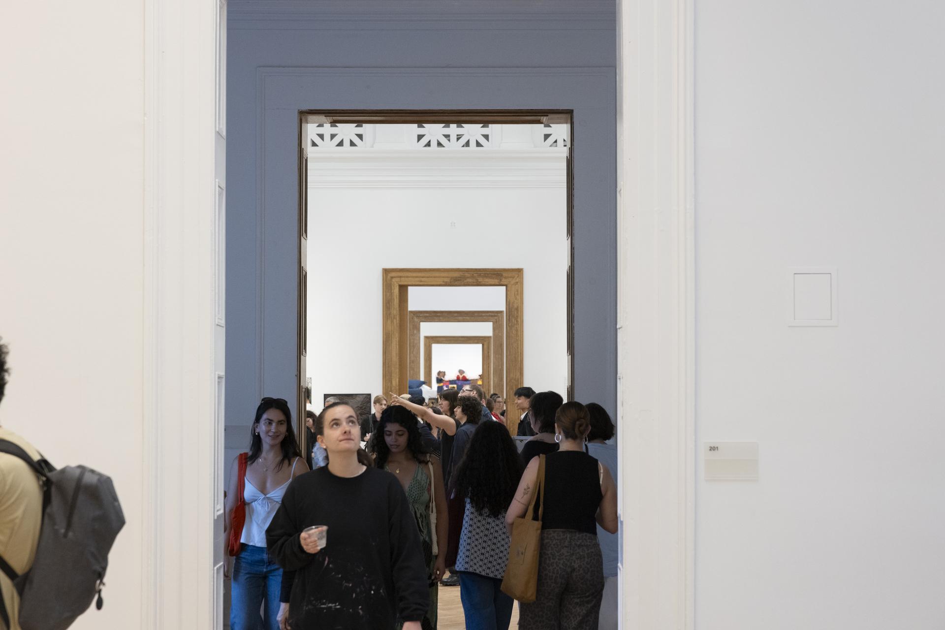 Photo: Cara Taylor Guests roamed from gallery to gallery