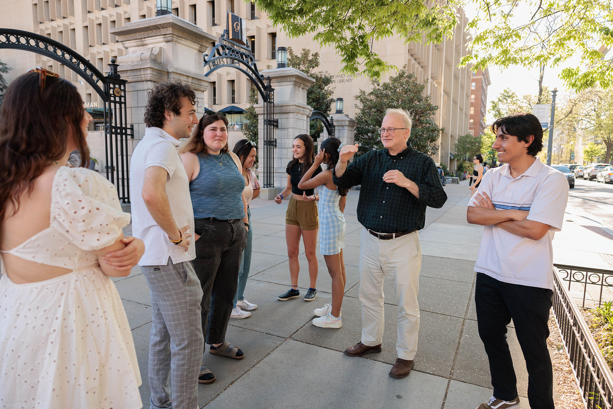 Research Champions co-leader Bob Orttung (second from right) speaks with sustainability research students. (William Atkins/GW Today)