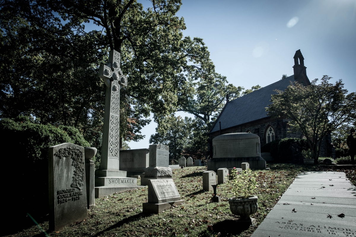 Oak Hill Cemetery view, tombstones and mosoleum