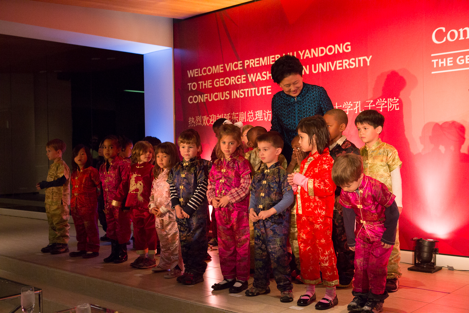 Vice Premier Liu greets children from the University of Maryland Confucius Classrooms.