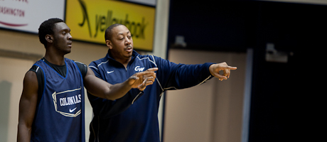 Donyell Marshall points while speaking to basketball player 