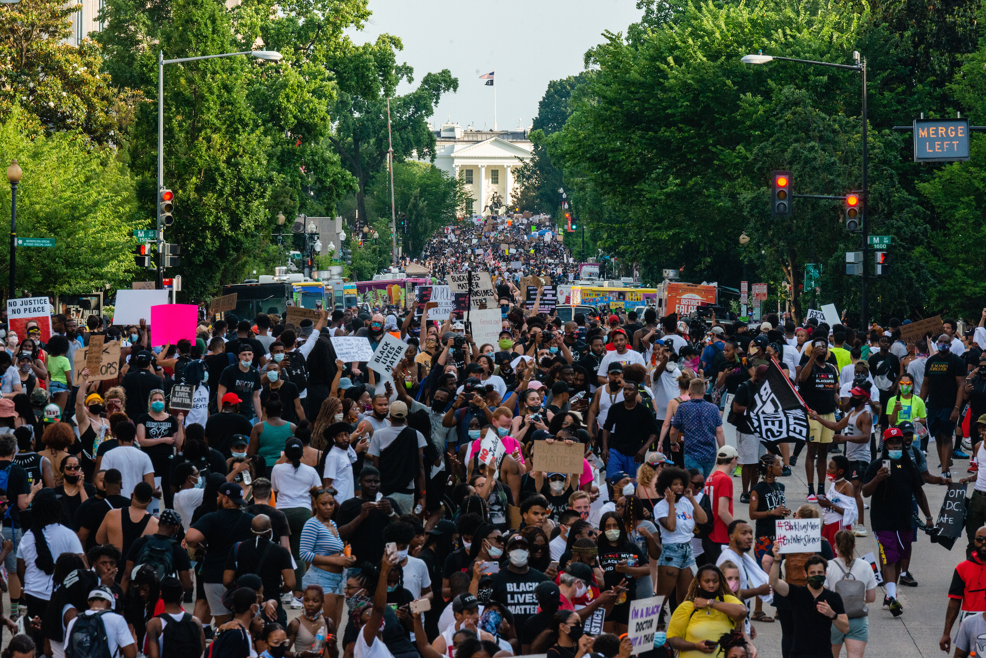 Image of crowd of protesters 