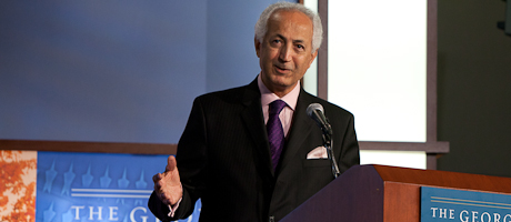  Samir Sumaida'ie  speaks at podium 