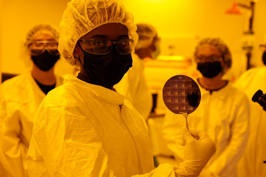 Student in the GW Nanofabrication and Imaging Center
