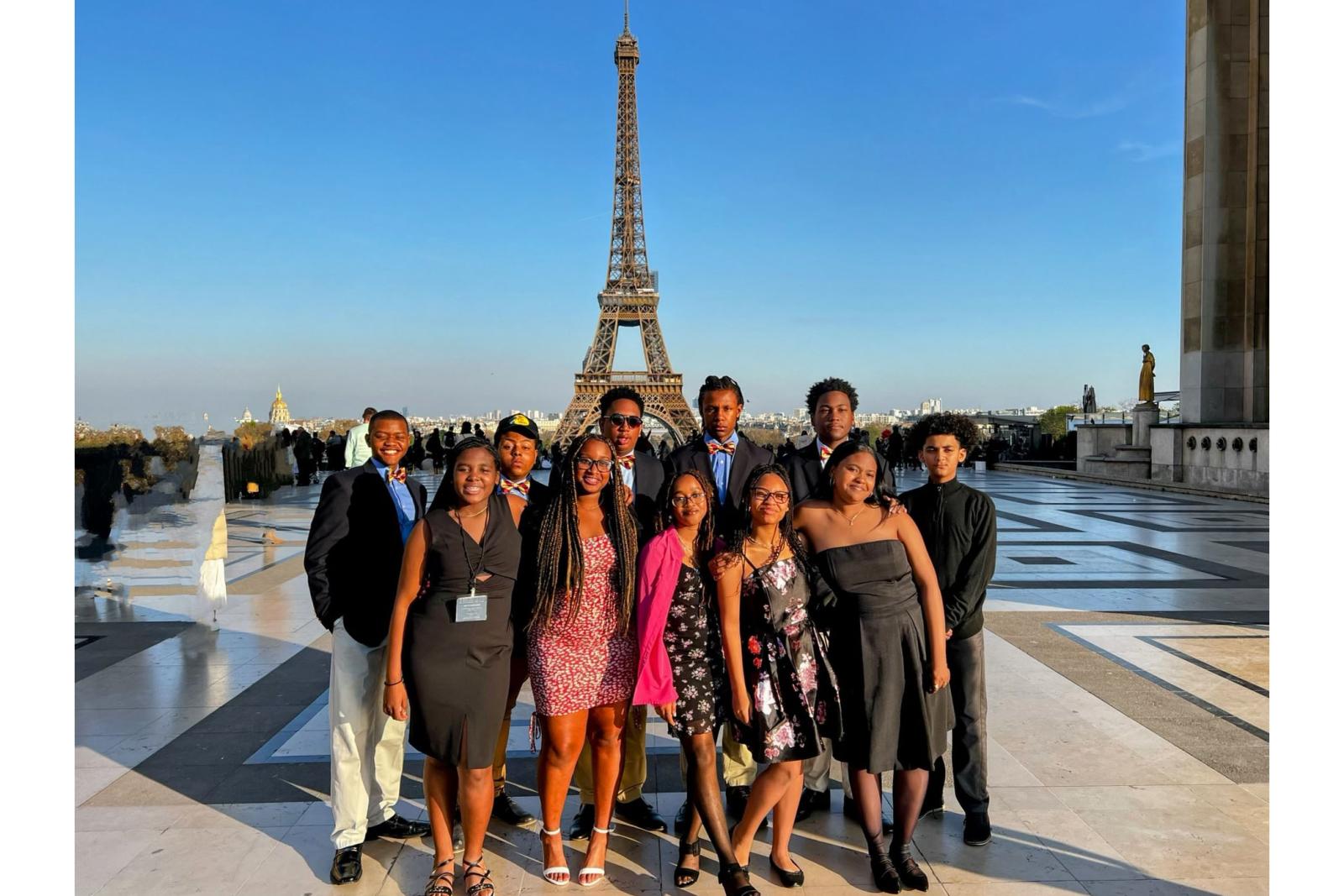 Barbara Eubanks student group in Paris.