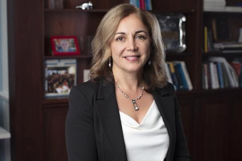 Experienced Administrator, Economics Scholar Named GWSB Dean | GW Today Experienced Administrator, Economics Scholar Named GWSB Dean | GW Today