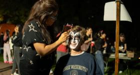 GW student gets their face painted