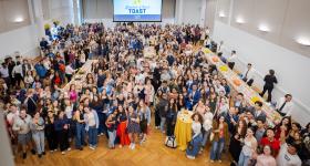 The undergraduate Class of 2025 was welcomed to the GW Alumni Association at the Senior Class Toast. (Photos: Abby Greenawalt)